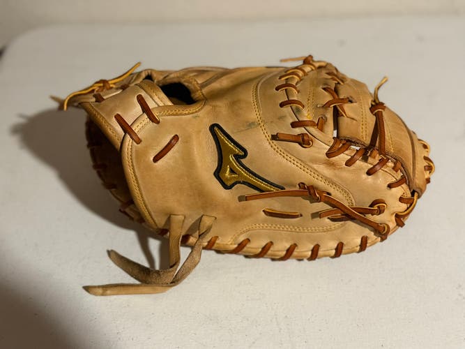 Mizuno RH Catcher's Pro Baseball Glove 33.5" (Used)