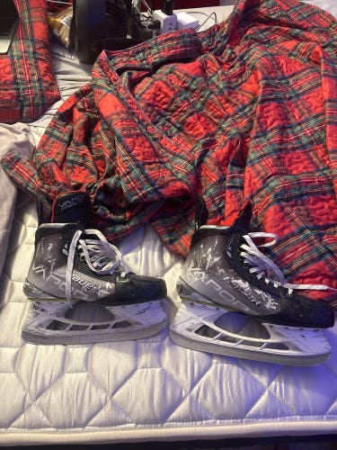 2021 Bauer Vapor Hyperlite Hockey Skates 9.5 (Used)