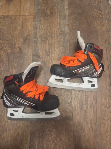 CCM FT460 Hockey Goalie Skates Regular Width junior Size 2 (Used)