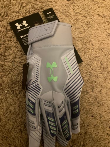 Purple Medium Adult Under Armour F9 Nitro Gloves (New)