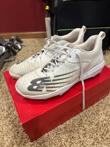 White Men's Size M 14.0 (W 15.0) New Balance 4040v6 Low Top Molded Cleats (Used)