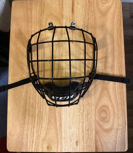 Like New Large CCM FM580 Cage Black