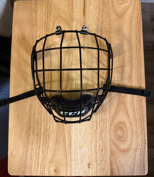 Like New Large CCM FM580 Cage Black