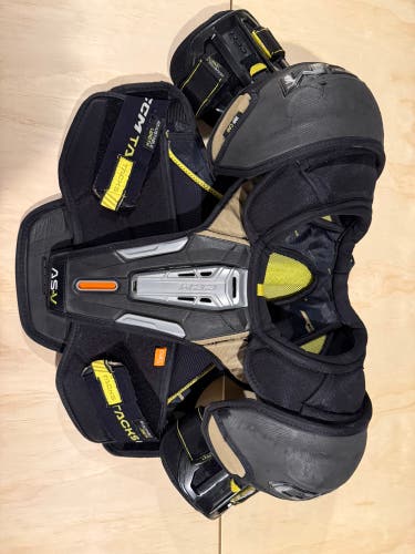Large Senior CCM Tacks AS-V Shoulder Pads (Used)