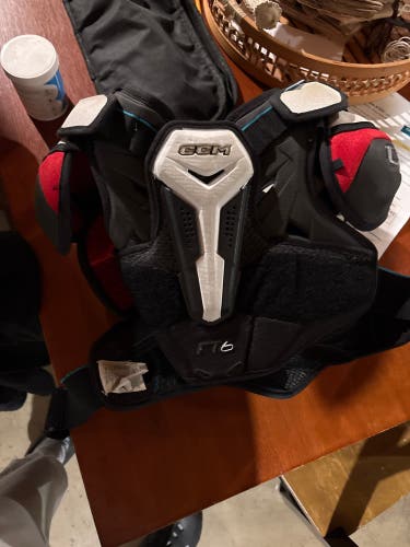 Small Senior CCM JetSpeed FT6 Shoulder Pads (Used)