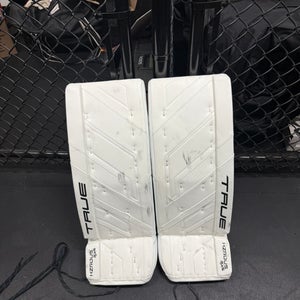 32" True Hzrdus 9x4 Goalie Leg Pads ( only used 3 times )