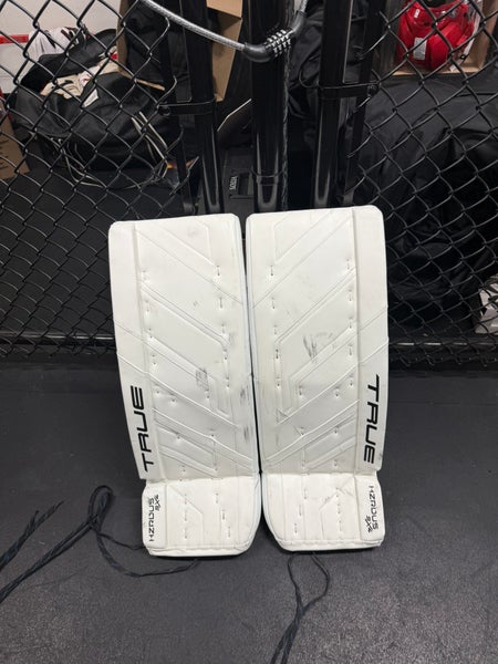 32" True Hzrdus 9x4 Goalie Leg Pads ( only used 3 times )