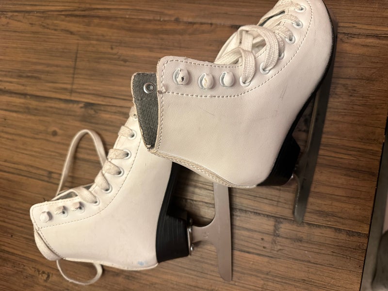 Figure Skates Junior 11 (Used)