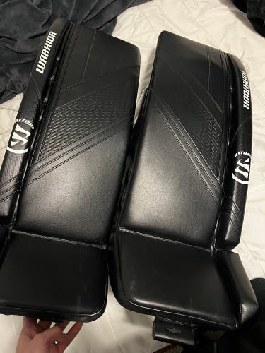 33" Warrior Ritual g6 Goalie Leg Pads (Used)