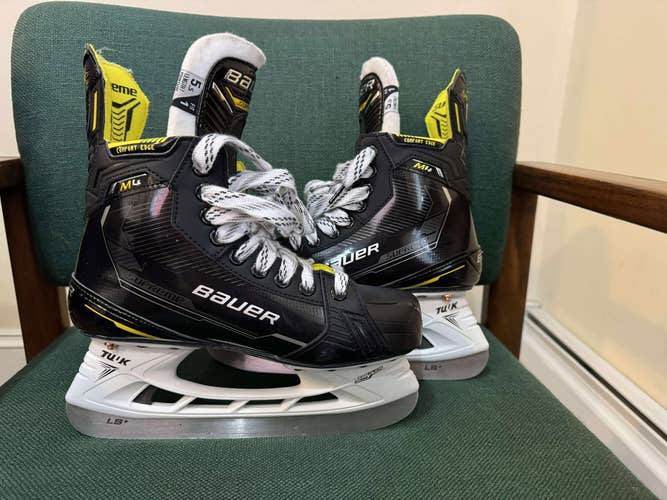 Bauer Supreme M4 Hockey Skates 5.5 (Used)