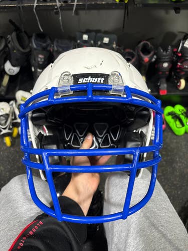 Used Schutt VENGEANCE A11 YOUTH FB Helmet White MD 11605-S000207223