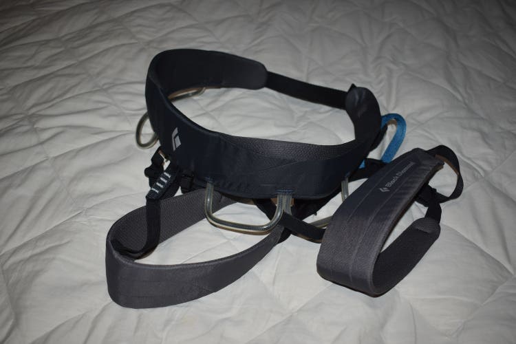 Black Diamond Momentum PRG Climbing Harness, Slate, Adult Medium 30-33 inches - Like New!