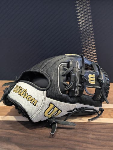 RH Wilson A2000 Baseball Glove 11.5" (Used)