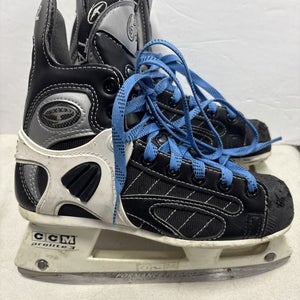 Junior Size 3.5 CCM SUPER TACKS 652 Ice Hockey Skates