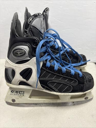 Junior Size 3.5 CCM SUPER TACKS 652 Ice Hockey Skates
