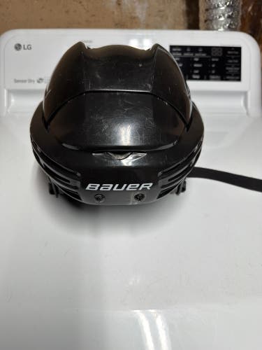Medium Bauer 7500 Helmet (Used)