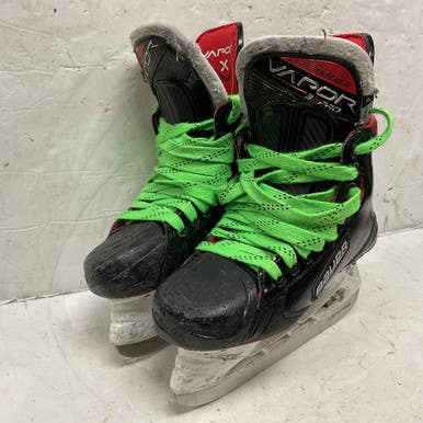 Used Bauer VAPOR 3X PRO Junior Hockey Skate White/Black/Red Junior 02.5 11855-S000195325