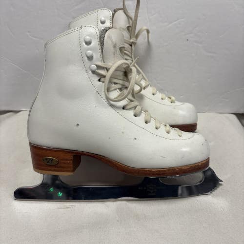 Girls Junior Size 2 Riedell Figure Ice Skates. White. MK Sheffield Blades