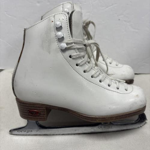 Girls Junior Size 1 Riedell White Figure Ice Skates. ONYX QUEST Blades