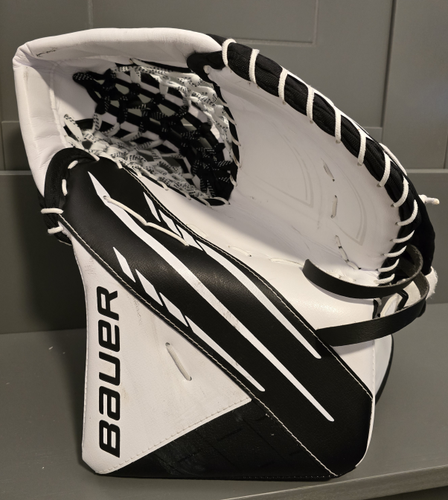 Senior Bauer Vapor 3X Goalie Glove