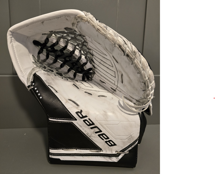 Used Bauer Supreme M5 Pro Glove