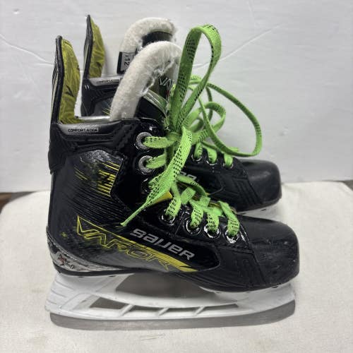 Youth Size 12 Bauer Vapor X4 Ice Hockey Skates.