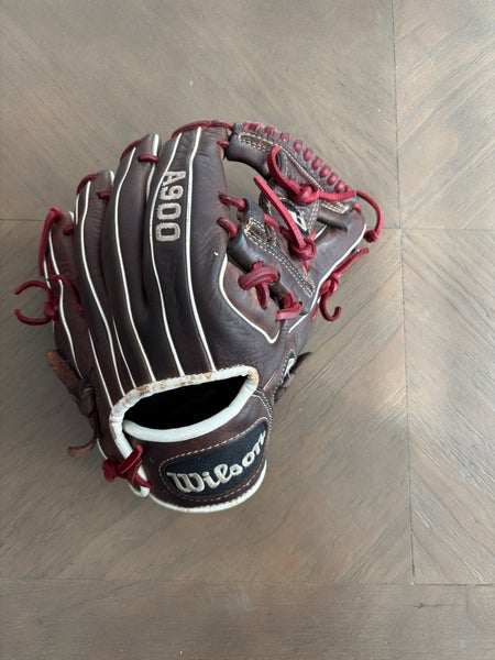 Wilson A900 RH Baseball Glove 11.5" (Used)