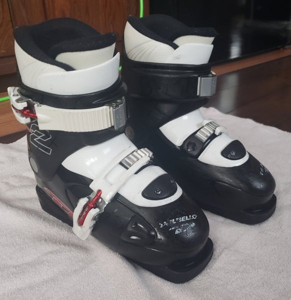 Youth 22.5 SKI BOOTS Dalbello CX SPORT 2( BOOT SHELL SIZE 262mm/ YOUTH size 4 *USED* WASHED/CLEANED