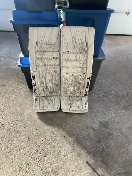 34" True Catalyst 7X3 Goalie Leg Pads (Used)