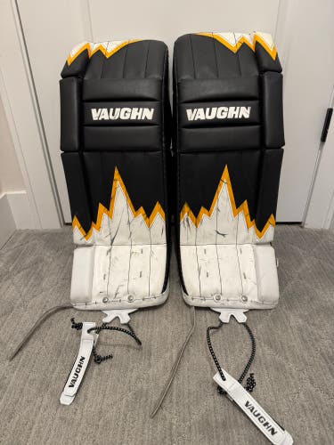 26" Vaughn V9 Goalie Leg Pads (Used)