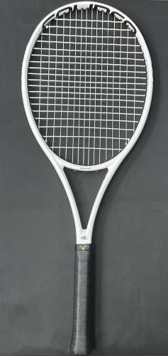 Solinco Whiteout 305XTD 16x19 Grip Size 2