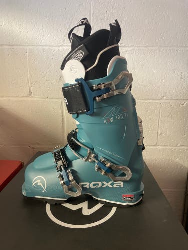 Mondo 22 & 22.5 Women's Roxa R3W 105 TI I.R. Ski Boots Medium Flex (New)