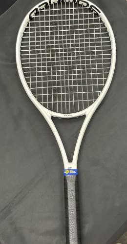 Used Solinco Whiteout 290 Tennis Racquet Grip Size 3