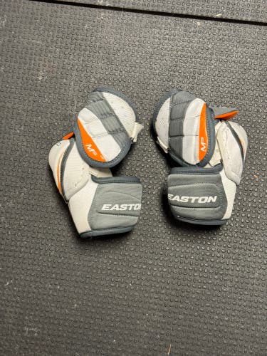 Medium Junior Easton Mako M5 Elbow Pads (Used)