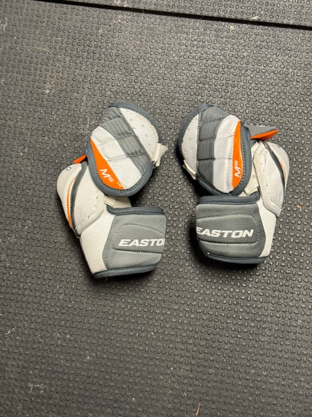 Medium Junior Easton Mako M5 Elbow Pads (Used)