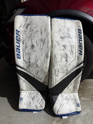 Hockey Goalie Used Senior Medium Bauer 2sPro leg pads