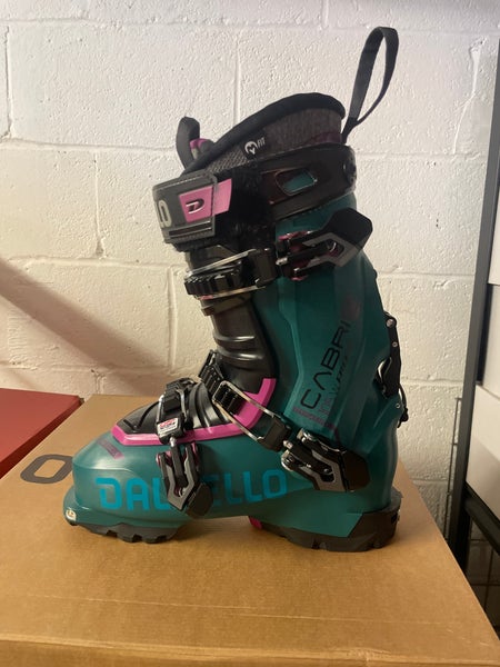 Mondo 23 & 23.5 Women's Dalbello Cabrio LV Free 105 W Ski Boots Medium Flex (New)