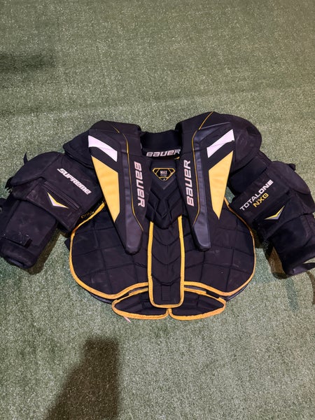 Large Bauer Supreme s29 Goalie Chest Protector (Used)