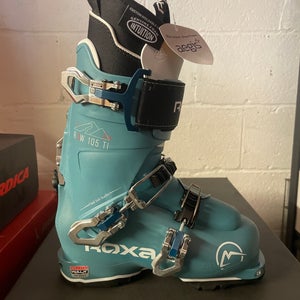 Mondo 22 & 22.5 Women's Roxa R3W 105 TI I.R. Ski Boots Medium Flex (New)