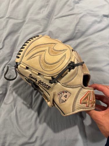 44 Pro Crown Tip LH Pitcher's Baseball Glove 11.75" (Used)