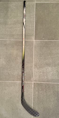 Senior Bauer Vapor Hyperlite 2 Right Handed Hockey Stick P28 70 Flex (Used)