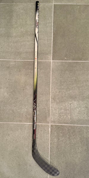 Senior Bauer Vapor Hyperlite 2 Right Handed Hockey Stick P28 70 Flex (Used)