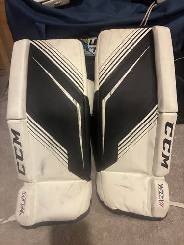 24" CCM YTFlex 2 Goalie Leg Pads (Used)