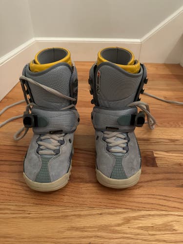 Women's Size M 6.0 (W 7.0) Burton Moto SI Step Snowboard Boots Medium Flex All Mountain