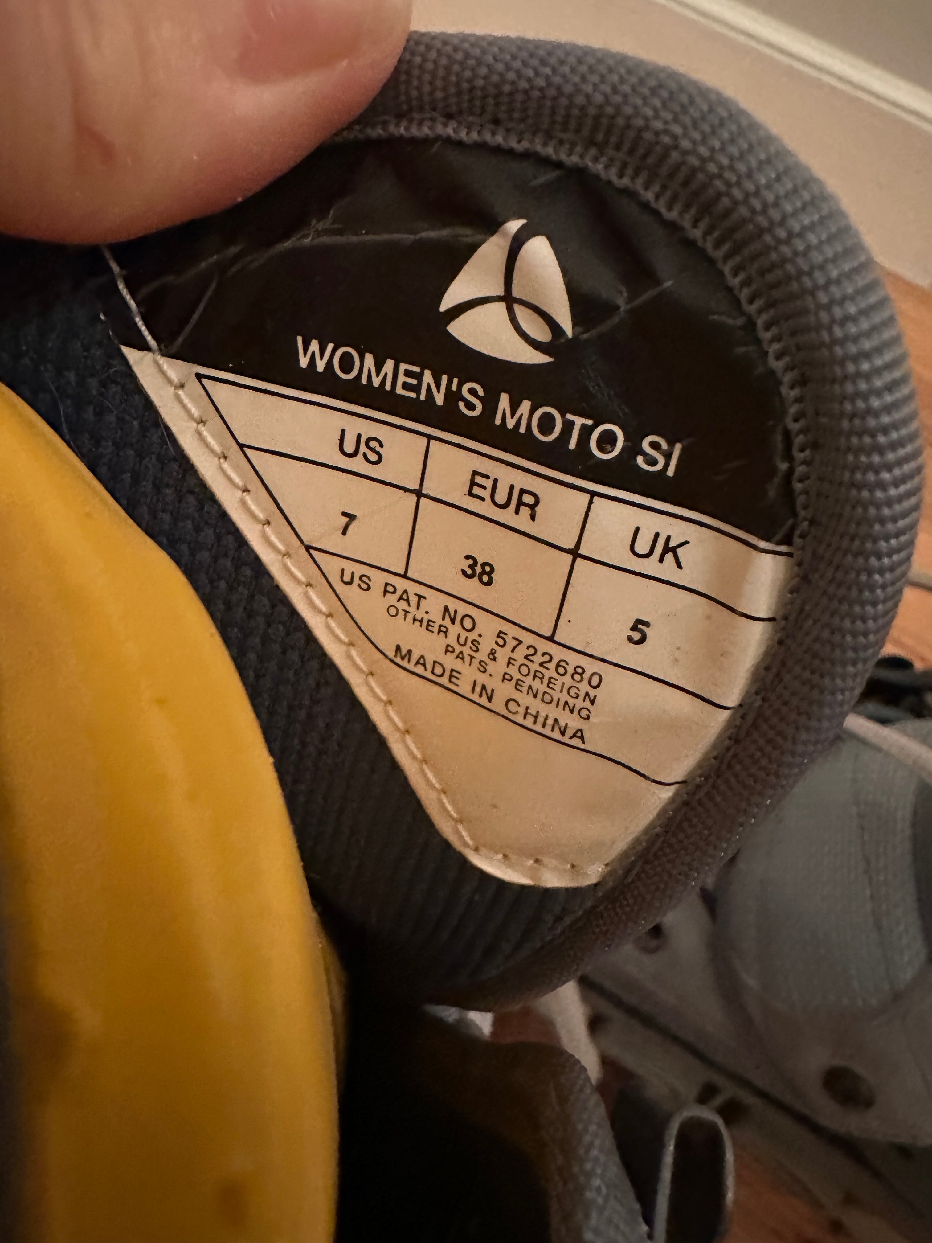 Women's Size M 6.0 (W 7.0) Burton Moto SI Step Snowboard Boots