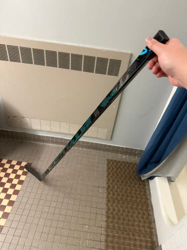 Senior Bauer Pulse Right Handed Hockey Stick P28 87 Flex (New)