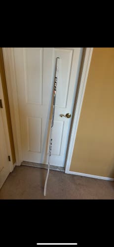 Barely Used All White Senior CCM Ribcor Trigger 9 Pro Right Handed Hockey Stick P29 75 Flex