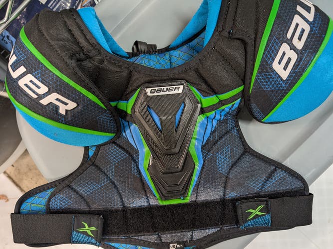 Medium Junior Bauer Shoulder Pads (Used)