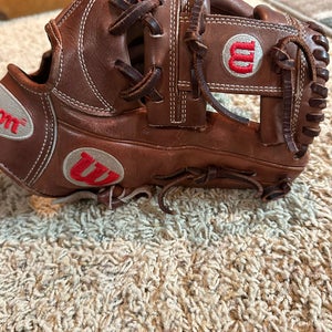 2022 Wilson A2000 RH Baseball Glove 11.75" (Used)