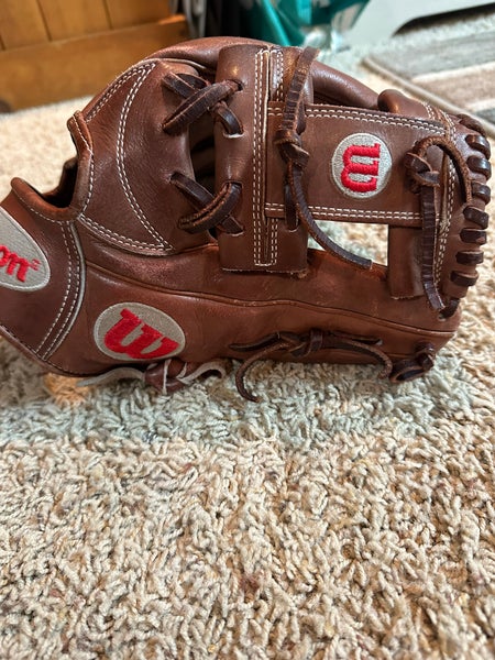 2022 Wilson A2000 RH Baseball Glove 11.75" (Used)